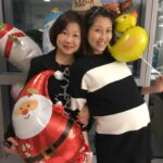 Sharon Chan Man-Chi Instagram - 至我最愛的媽媽 親愛的媽媽... 您是我生命中最重要的人 您一生不辭勞苦照顧我和弟弟 還有您最錫的孫仔子樂 您對家庭無私的愛和奉獻 照亮了我們的生命 您是一位偉大的母親 感謝您把我帶到這個世界 感謝您成為我的母親 這是您給我最寶貴的禮物 我會永遠記住您的教導 傳承您的美德 成為更好的人 媽咪我愛您♥️ 2023年妳不幸患上急性血癌 我們同妳並肩作戰 走過死亡幽谷 陪妳在醫院打仗 妳有無比的意志力和正能量 妳是一位戰士Super Woman 結果妳打贏這場仗 在這一年，妳康復得好好 我要爭取時間去愛妳 帶妳去吃最好的 很感恩我們一家人 可以一齊去泰國旅行 我知道這也是妳的心願 我都會盡力幫妳完成 2024年1月25日晚上 我拖著妳的手 在至親的陪伴下離開了我們 很平安地踏上了 通往天家的旅程 在這個艱難的時刻 我是無比的傷痛 媽媽...我怎能失去您 我的手指在發抖 我很害怕這一刻 沒有妳的日子 我不知道能怎樣過 妳陪伴着我結婚生仔 陪伴着子樂長大 見證我每一個時刻和成長階段 照亮我的人生 您知道我有多愛您嗎 媽媽 我知道你已經在天父的懷抱裏 已經沒有疾病和苦痛 我知道你在天上 會常常看顧着我們 昨天我跟妳約定 如果我想同妳傾偈的時候 我就會望着天空跟妳說 妳記得記得要回應我 我還有千言萬語想跟妳說 又或者我們在夢中見 我們會想念您 懷念您的好 我知道妳最擔心我的身體 我應承妳會好好照顧自己和家庭 妳不用擔心和掛心 我們將來一定會重聚 在這裏 我要感謝親人好友 在這個艱難的時刻 對媽媽無微不至的照顧和愛 我代表媽媽感謝你們🙏💕 媽媽有你們真的很幸福 我也很感謝仁安醫院的醫療團隊 對媽媽悉心溫柔的照料 感謝媽媽的主診醫生 潘逸陞醫生和陳敏航醫生 從去年至今年 你們跟我們一齊打仗 一齊渡過高高低低 你們給我和家人的心靈支持 給媽媽的愛和心靈安慰 是無比的重要 媽媽.. 我永遠愛您♥️ 您永遠留在我們心中 感謝您，給予我生命中最美好的禮物 願您在天堂中得到永恆的平安和喜樂 摯愛您的女兒 敏芝