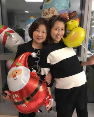 Sharon Chan Man-Chi Instagram - 至我最愛的媽媽

親愛的媽媽... 
您是我生命中最重要的人
您一生不辭勞苦照顧我和弟弟
還有您最錫的孫仔子樂
您對家庭無私的愛和奉獻
照亮了我們的生命
您是一位偉大的母親
感謝您把我帶到這個世界
感謝您成為我的母親
這是您給我最寶貴的禮物
我會永遠記住您的教導
傳承您的美德
成為更好的人
媽咪我愛您♥️

2023年妳不幸患上急性血癌
我們同妳並肩作戰
走過死亡幽谷
陪妳在醫院打仗
妳有無比的意志力和正能量
妳是一位戰士Super Woman
結果妳打贏這場仗
在這一年，妳康復得好好
我要爭取時間去愛妳
帶妳去吃最好的
很感恩我們一家人
可以一齊去泰國旅行
我知道這也是妳的心願
我都會盡力幫妳完成

2024年1月25日晚上
我拖著妳的手
在至親的陪伴下離開了我們
很平安地踏上了
通往天家的旅程
在這個艱難的時刻
我是無比的傷痛
媽媽...我怎能失去您
我的手指在發抖
我很害怕這一刻
沒有妳的日子
我不知道能怎樣過
妳陪伴着我結婚生仔
陪伴着子樂長大
見證我每一個時刻和成長階段
照亮我的人生
您知道我有多愛您嗎

媽媽
我知道你已經在天父的懷抱裏
已經沒有疾病和苦痛
我知道你在天上
會常常看顧着我們
昨天我跟妳約定
如果我想同妳傾偈的時候
我就會望着天空跟妳說
妳記得記得要回應我
我還有千言萬語想跟妳說
又或者我們在夢中見
我們會想念您
懷念您的好
我知道妳最擔心我的身體
我應承妳會好好照顧自己和家庭
妳不用擔心和掛心
我們將來一定會重聚

在這裏
我要感謝親人好友
在這個艱難的時刻
對媽媽無微不至的照顧和愛
我代表媽媽感謝你們🙏💕
媽媽有你們真的很幸福

我也很感謝仁安醫院的醫療團隊
對媽媽悉心溫柔的照料
感謝媽媽的主診醫生
潘逸陞醫生和陳敏航醫生
從去年至今年
你們跟我們一齊打仗
一齊渡過高高低低
你們給我和家人的心靈支持
給媽媽的愛和心靈安慰
是無比的重要

媽媽.. 我永遠愛您♥️
您永遠留在我們心中
感謝您，給予我生命中最美好的禮物
願您在天堂中得到永恆的平安和喜樂

摯愛您的女兒
敏芝