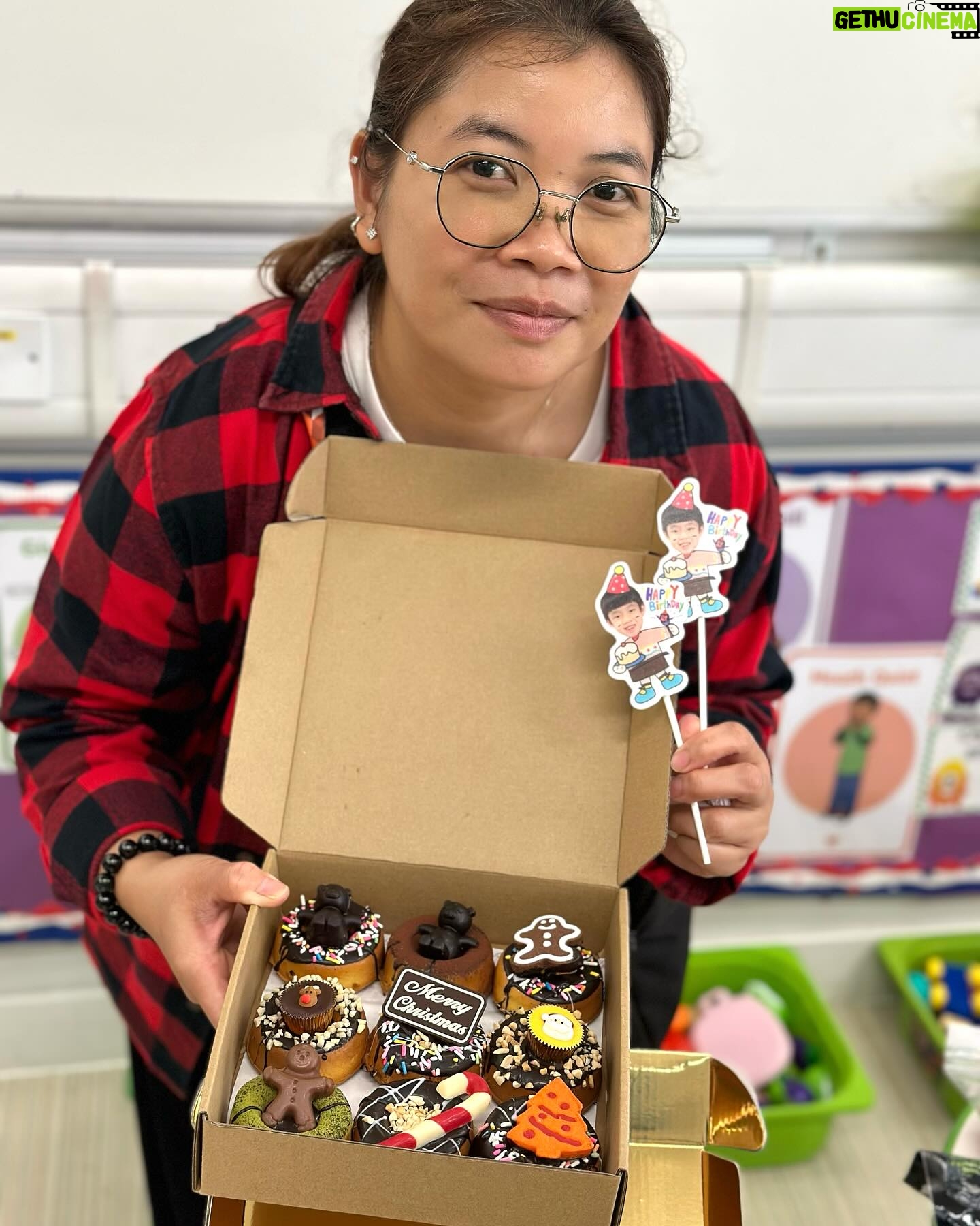 Sharon Chan Man-Chi Instagram - 又到一年一度 學校舉行嘅聖誕生日會🎂 子樂嘅生日月開始啦! 今年我準備咗好靚嘅聖誕🍩 @msdonutt 個個小朋友都玩得好開心 咁家長們就開心啦😛 Happy B Day Dear Son ♥️ 預祝各位聖誕快樂🎄⛄️