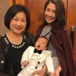 Sharon Chan Man-Chi Instagram - 至我最愛的媽媽 親愛的媽媽... 您是我生命中最重要的人 您一生不辭勞苦照顧我和弟弟 還有您最錫的孫仔子樂 您對家庭無私的愛和奉獻 照亮了我們的生命 您是一位偉大的母親 感謝您把我帶到這個世界 感謝您成為我的母親 這是您給我最寶貴的禮物 我會永遠記住您的教導 傳承您的美德 成為更好的人 媽咪我愛您♥️ 2023年妳不幸患上急性血癌 我們同妳並肩作戰 走過死亡幽谷 陪妳在醫院打仗 妳有無比的意志力和正能量 妳是一位戰士Super Woman 結果妳打贏這場仗 在這一年，妳康復得好好 我要爭取時間去愛妳 帶妳去吃最好的 很感恩我們一家人 可以一齊去泰國旅行 我知道這也是妳的心願 我都會盡力幫妳完成 2024年1月25日晚上 我拖著妳的手 在至親的陪伴下離開了我們 很平安地踏上了 通往天家的旅程 在這個艱難的時刻 我是無比的傷痛 媽媽...我怎能失去您 我的手指在發抖 我很害怕這一刻 沒有妳的日子 我不知道能怎樣過 妳陪伴着我結婚生仔 陪伴着子樂長大 見證我每一個時刻和成長階段 照亮我的人生 您知道我有多愛您嗎 媽媽 我知道你已經在天父的懷抱裏 已經沒有疾病和苦痛 我知道你在天上 會常常看顧着我們 昨天我跟妳約定 如果我想同妳傾偈的時候 我就會望着天空跟妳說 妳記得記得要回應我 我還有千言萬語想跟妳說 又或者我們在夢中見 我們會想念您 懷念您的好 我知道妳最擔心我的身體 我應承妳會好好照顧自己和家庭 妳不用擔心和掛心 我們將來一定會重聚 在這裏 我要感謝親人好友 在這個艱難的時刻 對媽媽無微不至的照顧和愛 我代表媽媽感謝你們🙏💕 媽媽有你們真的很幸福 我也很感謝仁安醫院的醫療團隊 對媽媽悉心溫柔的照料 感謝媽媽的主診醫生 潘逸陞醫生和陳敏航醫生 從去年至今年 你們跟我們一齊打仗 一齊渡過高高低低 你們給我和家人的心靈支持 給媽媽的愛和心靈安慰 是無比的重要 媽媽.. 我永遠愛您♥️ 您永遠留在我們心中 感謝您，給予我生命中最美好的禮物 願您在天堂中得到永恆的平安和喜樂 摯愛您的女兒 敏芝