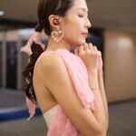 Sharon Chan Man-Chi Instagram - 𝑻𝒉𝒆 𝑬𝒏𝒅 𝒐𝒇 𝑴𝒂𝒓𝒄𝒉 🌟🌟🌟🌟🌟🌟🌟 很久不見雲頂 久違了馬來西亞的粉絲 很久沒有唱歌🎤 終於可以吃到肉骨茶 我的耳機真的很美 希望今年可以多點來🫶 📷 @yankee_ty