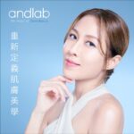 Sharon Chan Man-Chi Instagram - 我一直都大愛🩵 @andlabbeauty andlab零害美肌水滴面膜蘊含高效活性成分Niacinamide(B3) 2%、維他命B5、專利補水成份Aquaxyl™️及透明質酸。 臨床測試報告證實能瞬間將肌膚水分提升150%，為肌膚提供源源不絕補濕精華。 增加肌膚水份同時促進膠原蛋白生產，減少炎症，舒緩敏感肌及緊緻毛孔功效，保持皮膚補水彈滑。 擁有美國權威機構EWG的綠色成分認證，確保敏感肌和孕婦亦能安心使用。  立即到莎莎、屈臣氏、萬寧，開始屬於您的零害美肌之旅！ #andlab #sharonchan #andlabbeauty  #護膚之選 #零害美肌 #水滴面膜 #CleanBeauty #SensitiveSkinSafe #nourishyourskin Stylist @cathcheung @crystalcairoshell Photo @benanang Hair @evechiuhair Makeup @circleeeee_makeup