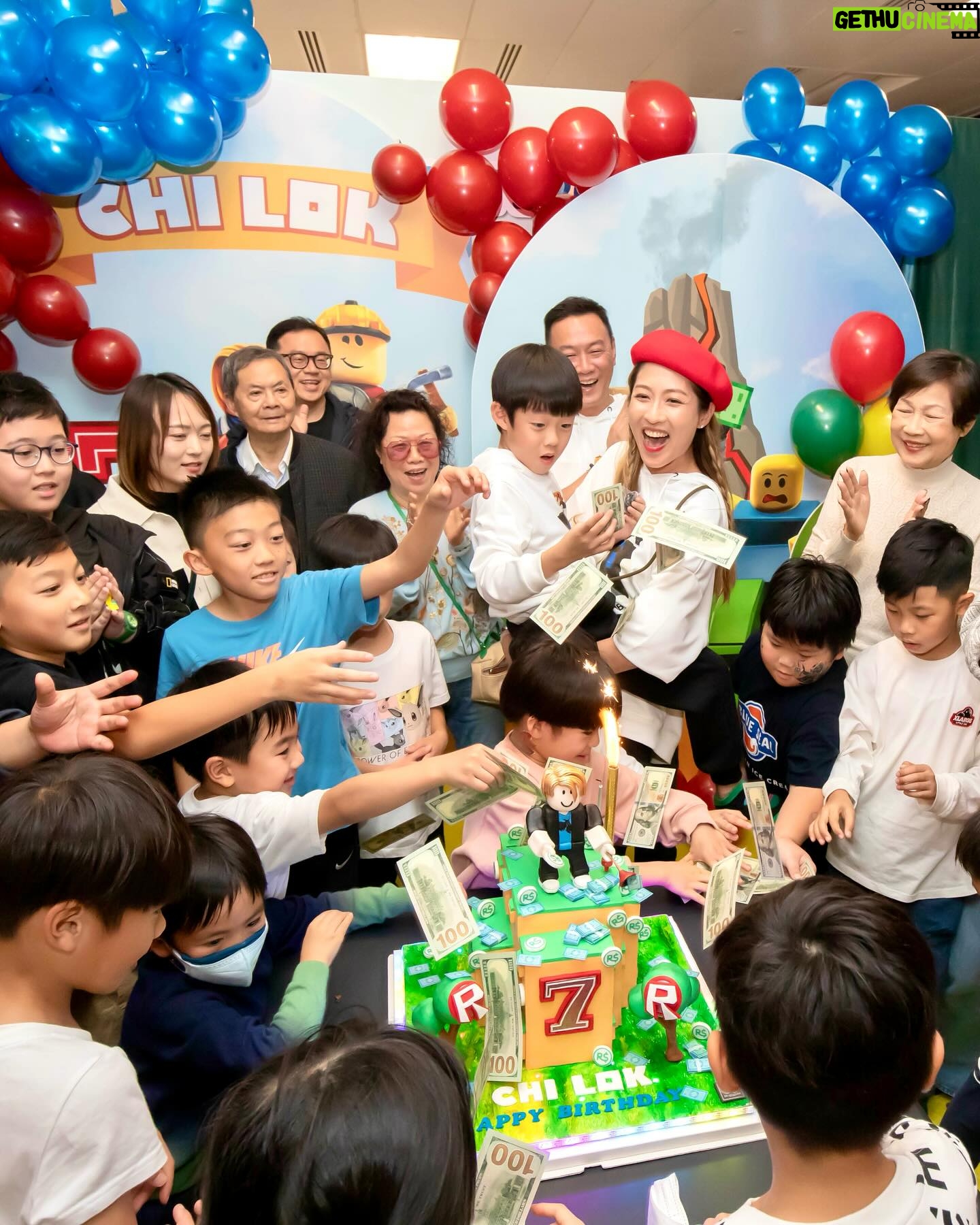 Sharon Chan Man-Chi Instagram - Hᴀᴘᴘʏ B Dᴀʏ Tᴏ Mʏ Dᴇᴀʀ Sᴏɴ ♥️ 你每年嘅生日 就算我有幾忙 我都想為你 舉行一個生日會 希望你開開心心 大個咗睇返 有好多美好嘅回憶 多謝大家咁錫子樂💕 大家最緊要 一家人平安健康😘 冬至安康🥂 🎡 @chill_kids_club 🎂 @theartiliciouscakery 😘 @jimmyosaka666 🌠 @cp_photobooth 🎑 @loveatfirstbitehk 🎨 @flash_pen_aman 🎈 @balloon_hk 📷 @leoliu_hk 🍔 @petitepalate.hk 🍩 @msdonutt 👨🏻🎤 @facepainterhk 🤵🏻♂️ @magic_by_squirrel