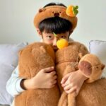 Sharon Chan Man-Chi Instagram - 最近日常🌵 1, 忽然街拍 2, 同Ah Zo互影 3,你哋喺肚裏面已經認識，沁沁津津💕 4,剪完頭髮，去食茶記 5,冇特登，果日同阿仔襯咗 6,呢張相有啲sad 7,情人節突然收子樂砌的LEGO玫瑰🌹 開心到完全唔理低炒 8,呢隻嘢叫做𝐤𝐚𝐩𝐢𝐛𝐚𝐥𝐚，子樂大愛 9,我比較鍾意流鼻涕呢隻 10,點解呢個時候睇月老，喊死我🥹