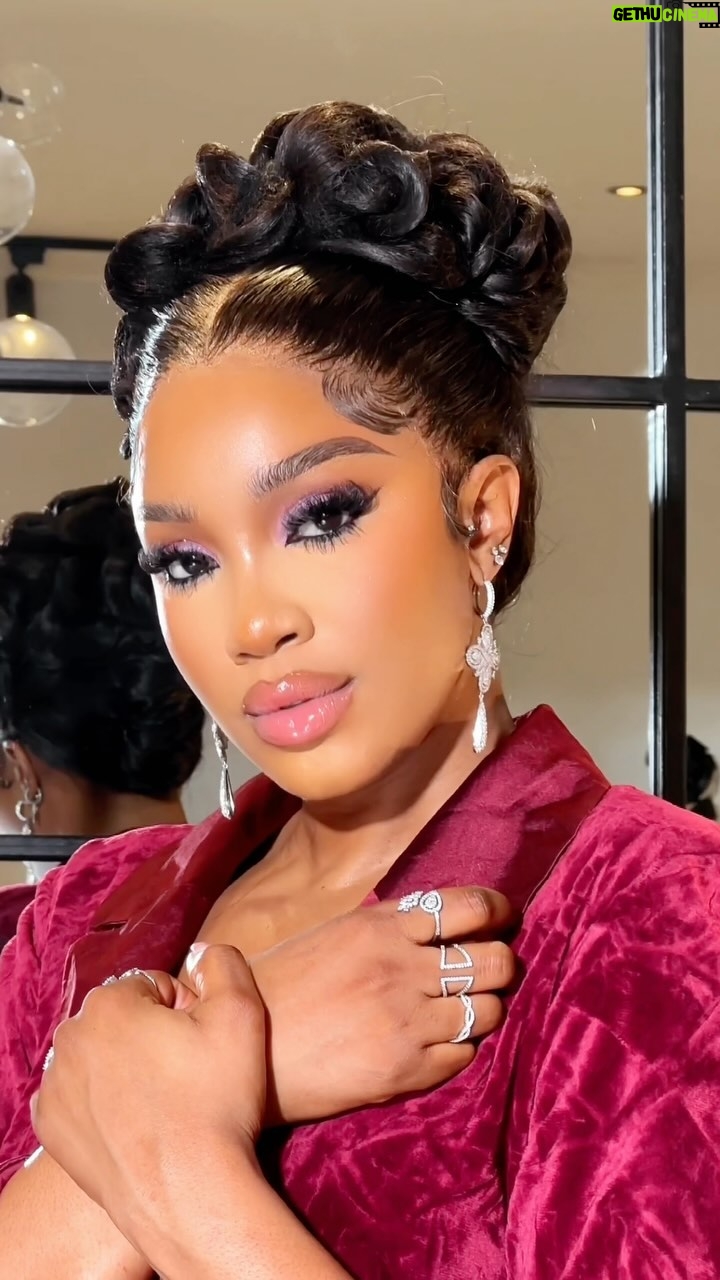 Sharon Ooja Instagram - A young blessed queen!!! My life is a testimony of Gods ultimate mercy and favour ❤️ I’m unapologetic about my love for Jesus ❤️ I’m a boz diamond queen!! We deal in real diamonds only @bozdiamonds ❤️ Jewelry @bozdiamonds Makeup by my babe @bibyonce ❤️❤️❤️