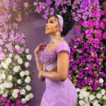 Sharon Ooja Instagram – This year I dressed as a rebellious princess 🤣🥹I’m your entertainment for this season stepping into the spotlight that I so live in already,Finding love in the same garden the queen found love must be a flex for me ….. I present you princesss sharon of a certain house in Imo state 🥹🤭 lady whistledown will be writing about this betrothal shortly … in the mean time I’m off to see the queen Bridgerton is upon us #brigertonnetflix #netflix @naijaonnetflix @netflixsa 

Outfit @somobysomo 
Jewelry @bozdiamonds 🥹😍
Styling best boy ever @dahmola 
Photography @chuchuojekwe 
Hair @adefunkeee 
Makeup @bibyonce 
Hairstyling @bernardsmiless