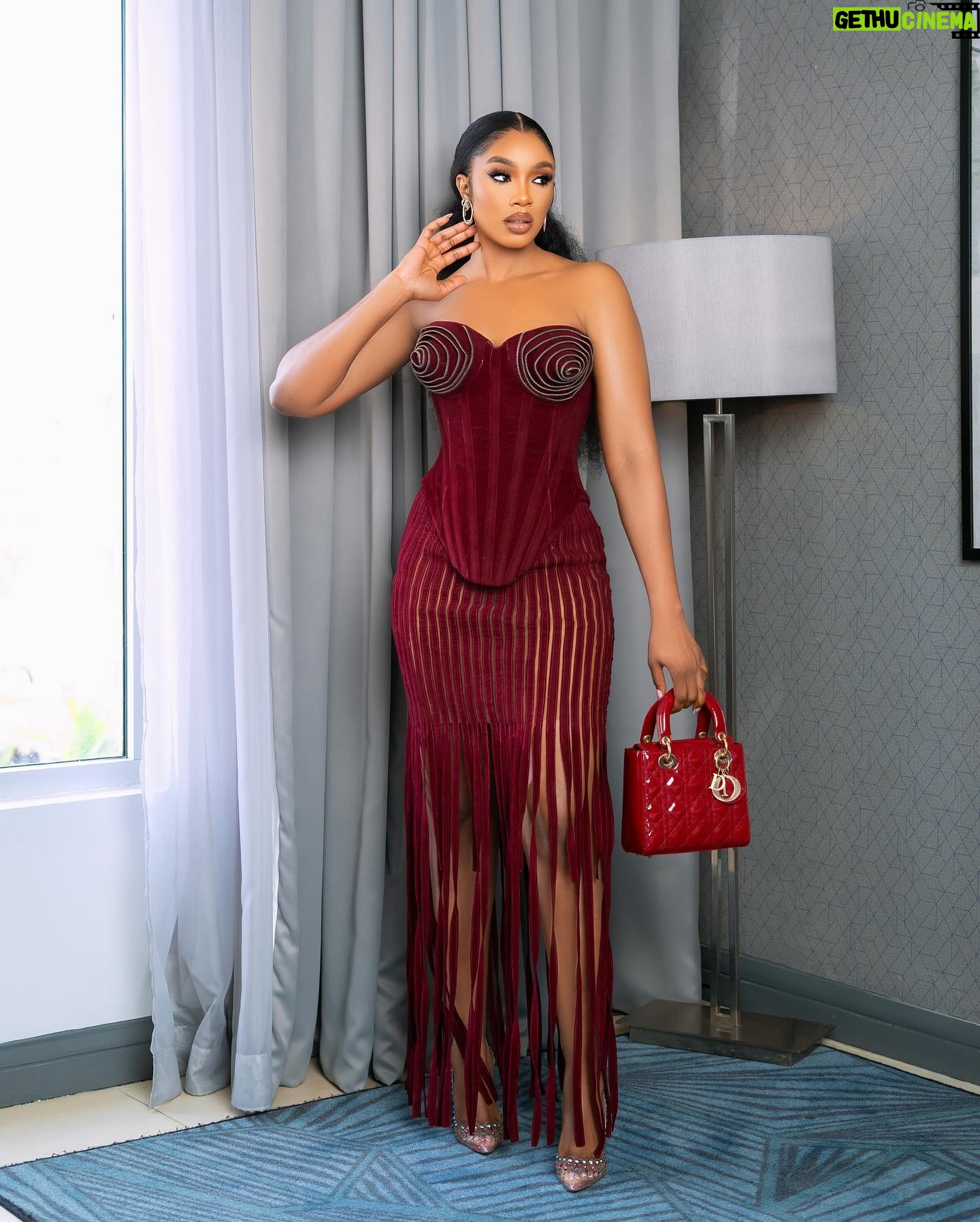 Sharon Ooja Instagram - Had a lovely day today with my @schweppesng Schweppes family at the Coca-Cola system sales convention in Lagosπππ canβt wait to show you guys videos of how it went for now take these pictures of my outfit πππ Styled by @dahmola Outfit @weizdhurmfranklyn Make up @mayhaz_ Photography @bangraphy