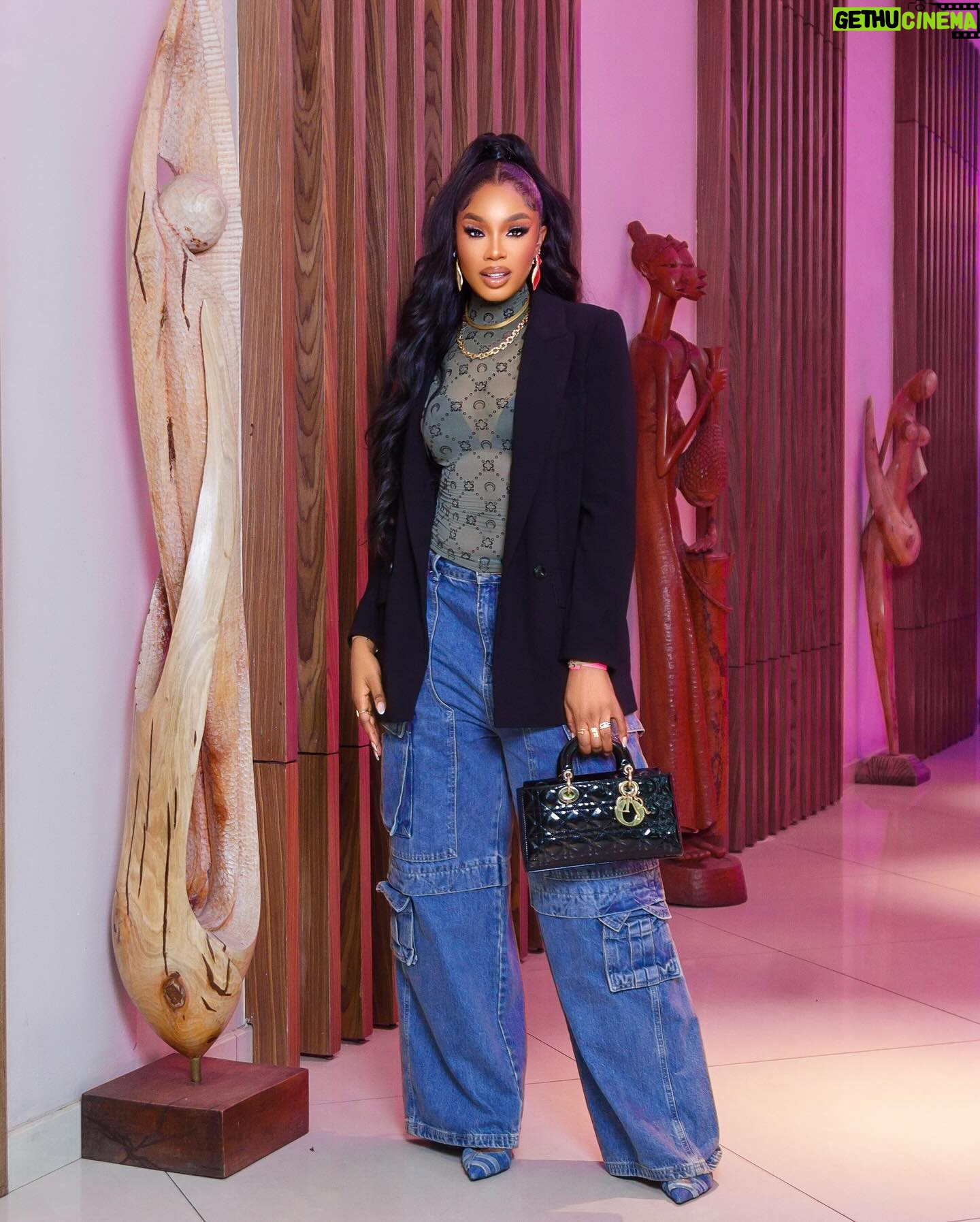 Sharon Ooja Instagram - Netflix had a beautiful event yesterday celebrating us women in the industry and our voices to celebrate women’s day… @naijaonnetflix the panel was nothing short of amazing it was super interesting hearing the stories of some of the women who shaped the industry and the thought process behind that gave me so much peace … thank you Netflix for bringing us all into a room to discuss and feel heard and pampered.. I loved every bit of it thank you @moabudu for all you do you know I love you truly ❤️Thank you to the whole Netflix team who flew down to make this happen and for making me feel seen and heard as an actor nothing beats this level of being attentive to one’s craft and taking time to make me and my fellow actors feel appreciated @naijaonnetflix love you ❤️ #hervoiceourstory #internationalwomensday #netflixbaby