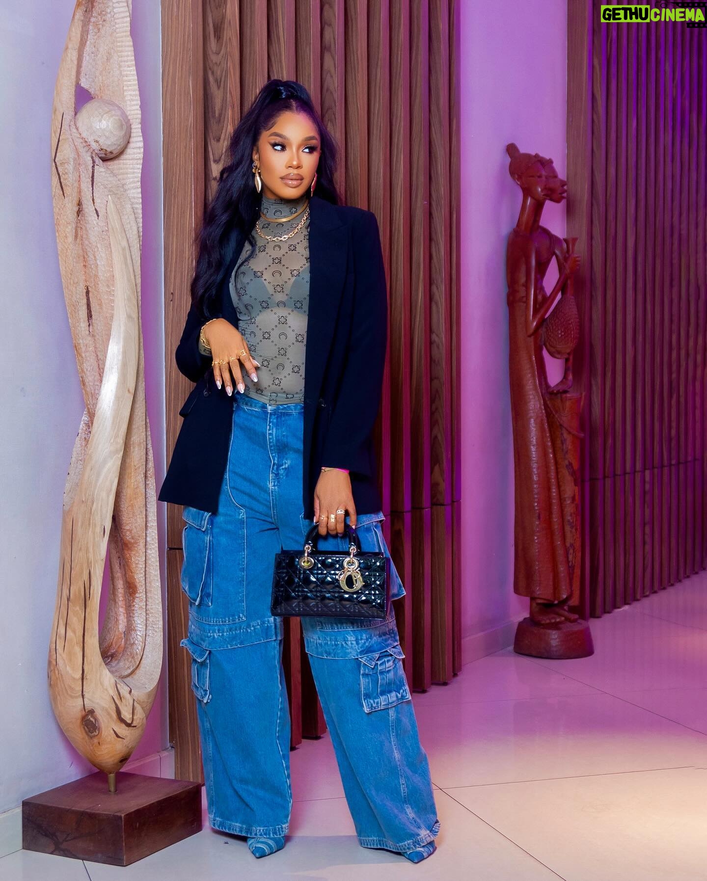 Sharon Ooja Instagram - Netflix had a beautiful event yesterday celebrating us women in the industry and our voices to celebrate women’s day… @naijaonnetflix the panel was nothing short of amazing it was super interesting hearing the stories of some of the women who shaped the industry and the thought process behind that gave me so much peace … thank you Netflix for bringing us all into a room to discuss and feel heard and pampered.. I loved every bit of it thank you @moabudu for all you do you know I love you truly ❤️Thank you to the whole Netflix team who flew down to make this happen and for making me feel seen and heard as an actor nothing beats this level of being attentive to one’s craft and taking time to make me and my fellow actors feel appreciated @naijaonnetflix love you ❤️ #hervoiceourstory #internationalwomensday #netflixbaby