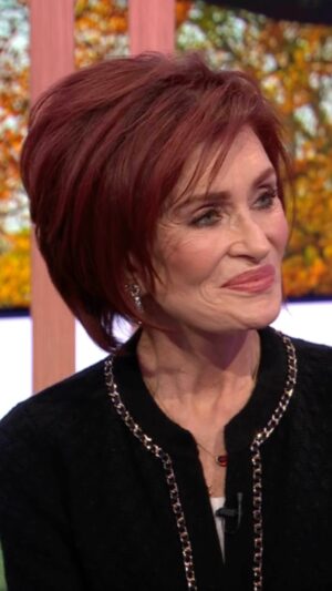 Sharon Osbourne Instagram - “They can ask me anything and I’ll answer!” 👀

@sharonosbourne says nothing is off the table in the audience Q&A part of her new one-woman stage show - just don’t bring any fruit! 😂🍎

#TheOneShow #iPlayer