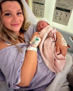 Shaughna Phillips Instagram - My darling Lucia, I wish I had you sooner so I could love you longer ✨💗 04/04/23 8lb 8oz 8:10pm