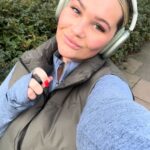 Shaughna Phillips Instagram – RUN 3 WEEK 1 COMPLETED ✅
Who am I? I have no idea but I kinda liked that run? Is that normal? 🤷🏼‍♀️

I can’t feel my fingers and I’m scared if I sit down I may need WD40 and a crane to get me back up, but I’m so glad I went out today 

Am I an athlete? No. But am I getting quicker? Also no. Happy Sunday people ✌🏼