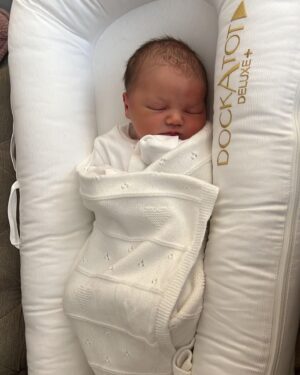 Shaughna Phillips Instagram - My darling Lucia, I wish I had you sooner so I could love you longer ✨💗

04/04/23
8lb 8oz
8:10pm