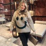 Shaughna Phillips Instagram - Smile putting my botox to work is how I wanna live my life 😊 Product id: 20438008 Use “SP24Q1” for 15% OFF 💘 @shein_gb #SHEIN #SHEINUK #SHEINforAll #ad