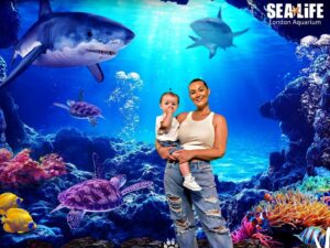 Shaughna Phillips Instagram - A day was had ☀️🐠🐧🌊🍦

The aquarium 3/10 
The frozen yoghurt 10/10

Can’t complain 🤷🏼‍♀️