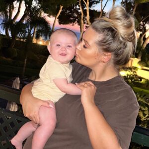 Shaughna Phillips Instagram - ✨🩷🎂 6 MONTHS OF YOU 🎂🩷✨

The love of my life, how did I do life without you pls? The happiest little babe I have ever seen!

I’m so excited for all of our adventures, for all the Christmas mornings and everything in between 🫶🏼

LPW 💘💘💘