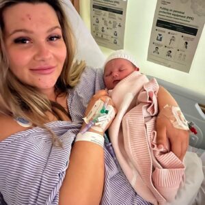 Shaughna Phillips Instagram - ✨🩷🎂 6 MONTHS OF YOU 🎂🩷✨

The love of my life, how did I do life without you pls? The happiest little babe I have ever seen!

I’m so excited for all of our adventures, for all the Christmas mornings and everything in between 🫶🏼

LPW 💘💘💘