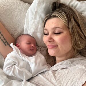 Shaughna Phillips Instagram - ✨🩷🎂 6 MONTHS OF YOU 🎂🩷✨

The love of my life, how did I do life without you pls? The happiest little babe I have ever seen!

I’m so excited for all of our adventures, for all the Christmas mornings and everything in between 🫶🏼

LPW 💘💘💘
