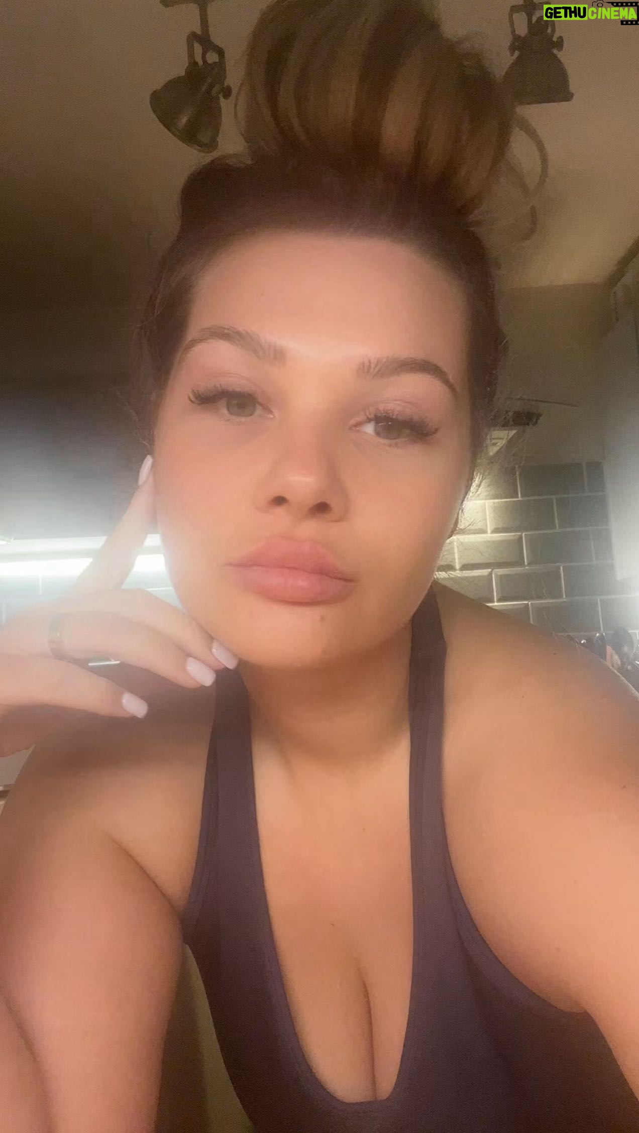 Shaughna Phillips Instagram - I take content creation extremely seriously.