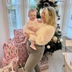 Shaughna Phillips Instagram – My Christmas dolly chops 🩷