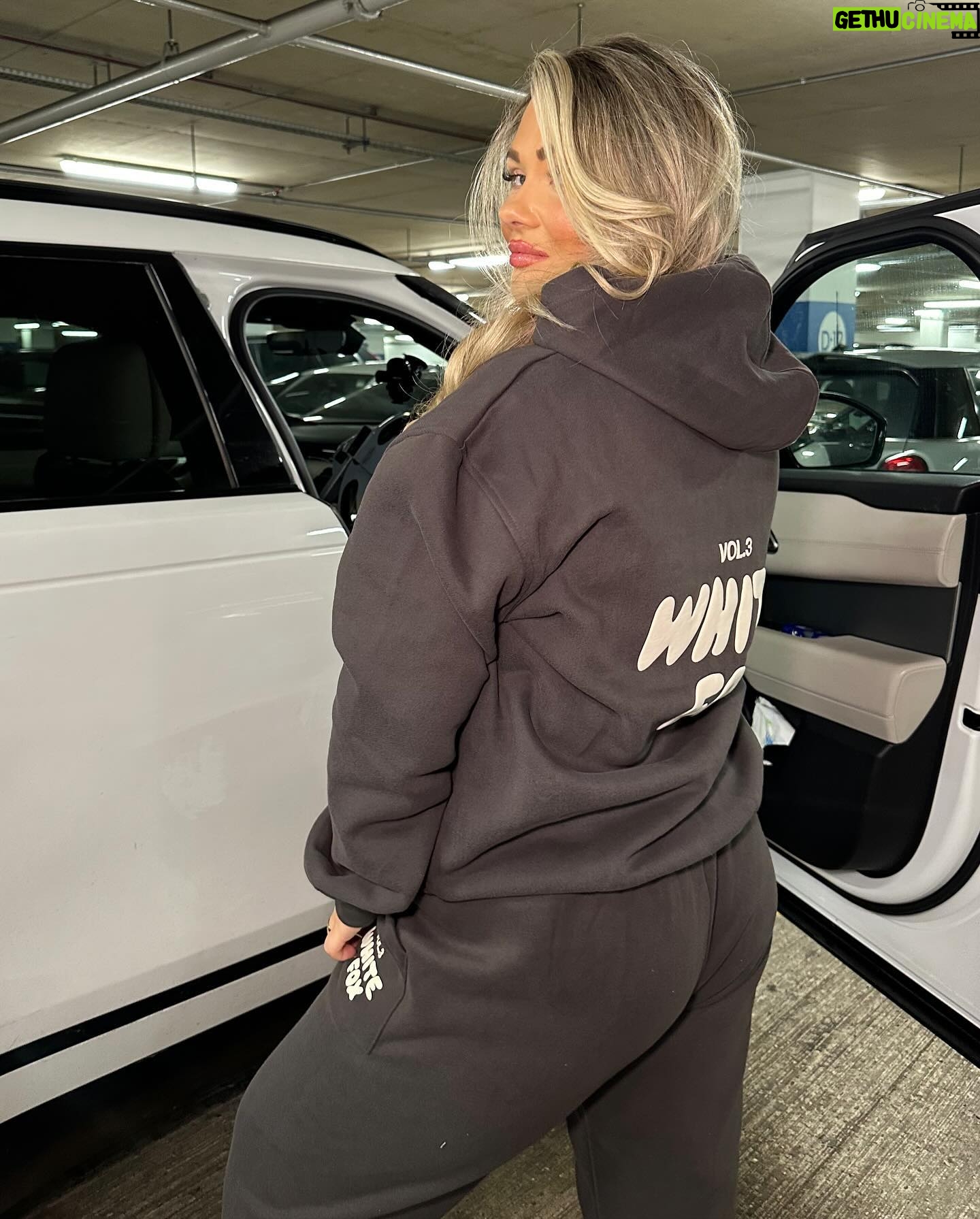 Shaughna Phillips Instagram - Back when my car worked, the good old days….. circa 4 days ago 💔 At least my trackie game strong 😜 Use SHAUGHNAWF at @whitefoxboutique checkout for 15% off site wide (excl sale and collabs) #ad #whitefoxboutique