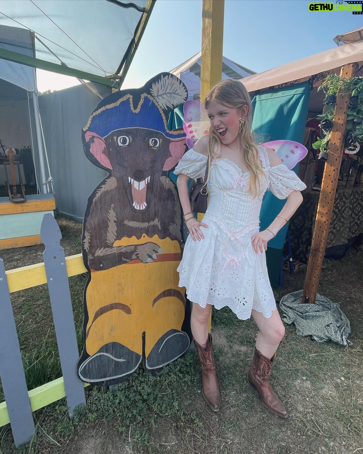 Shay Rudolph Instagram - HARK!! TWAS A MAGICAL TIME 🐉🐉🧚♀️💐💘🌟✨