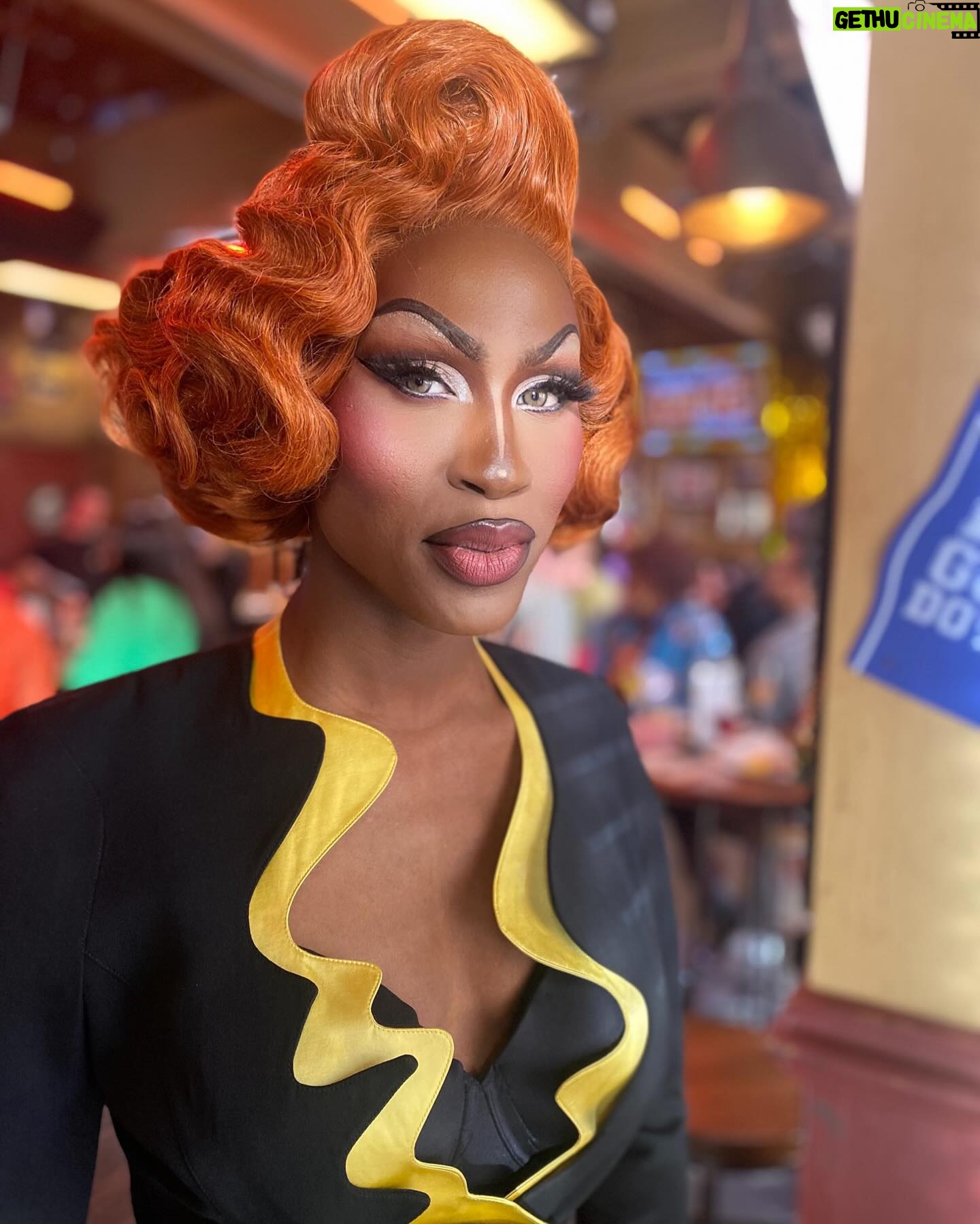 Shea Couleé Instagram - Some more fun little BTS shots from Abbott Elementary. Special shout out to @fingazbeauty for doing the damn thing with this hair!!! 😍