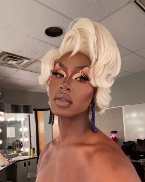 Shea Couleé Instagram - It that time of year! Are you wanting to be a gorgeous glowing diva with sparkling skin this winter? #slaybutter is back in stock and just in time for the Holidays! Whether you’re personally looking for the gift of glowing skin, or thinking of a gift for a loved one #slaybutter has got you covered! 

Hand made with love by @quietgirlsoap using ethically sourced shea butter that’s whipped to perfection and combined with derma-safe glitter, this moisturizer will give you the perfect glow to withstand the harsh winter elements.

Visit sheacoulee.com/shop to place your order today!

Link in bio ❄️