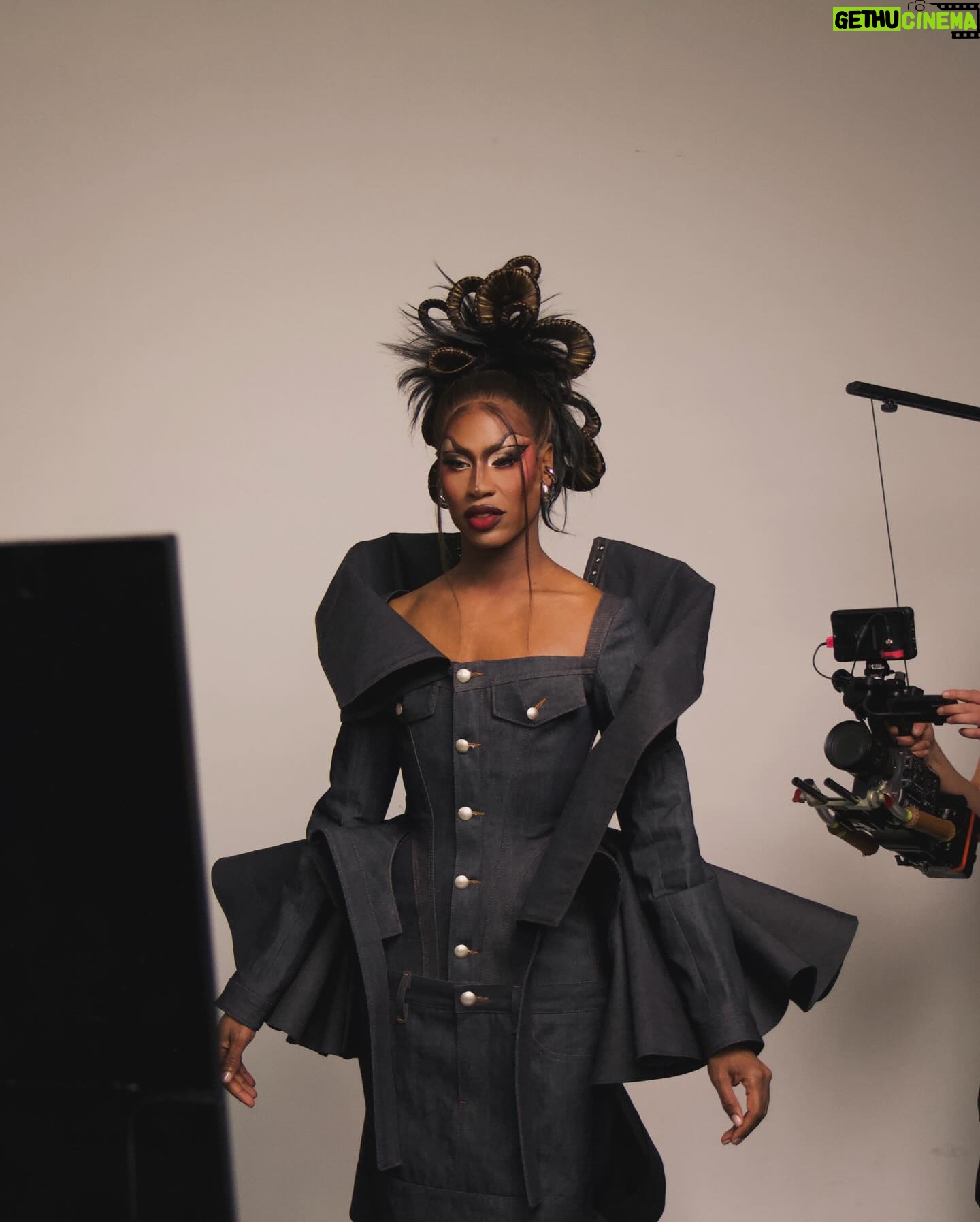 Shea Couleé Instagram - Some BTS of ‘Denim X Drag’ a collaboration with @gstarraw & @thenightmaredisorder with the icons @missenvyperu & @isshehungry for @numeromagazine photographed by the incredible @ari_versluis creative direction by @oor_studio Hair by @jeanbaptiste.santens Nails by @bbygirlnails