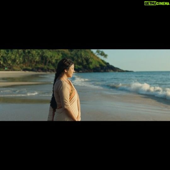 Shefali Shah Instagram - #ThreeOfUs, a beautiful story of healing and love, now in cinemas. @jaideepahlawat @swanandkirkire @kadambarik13 @avinasharundhaware @matchboxshots @sanjayroutraymatchbox @saritagpatil @dikssharoutray @bunnyvas @alluents @djangokaza @pratikmr @pita.chat @omkar.barve @vidushak @shoaibzulfinazeer @vishal_bajaj_1603 @alokanandadasgupta @ochinmay @bridgepostworks @sidmeer @truebluedesignco @karmicfilms @ani_nag #AvinashArunDhaware #Vinitdsouza @hugearmstrong @geethaarts @ga2pictures @pvrcinemas_official @inoxmovies @pallavisymons @sandhyabellarae @imraj_gupta @teasemakeup @hegdechai @mondsouza2812