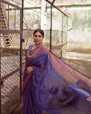 Shefali Shah Instagram - 💙💜

Saree @anavila_m
Jewellery @silverstreakstore
Photography @nupuragarwal__
Stylist @radhikamehra
Make up @pallavisymons
Hair @sandhyabellarae
Assisted by @styleby_foram
Assisted by @imraj_gupta