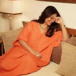 Shefali Shah Instagram – 🧡
Hair: @hairbymousami
Make up: @makeupartist_prasenjit
Photography: @portraits_by_pro

@esteelauderin
#ReNutriv
#SkinLongevity