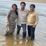 Shefali Shah Instagram - I have to take you to the UDGAM of ‘THREE OF US’ the very beginning. During the lock down was a zoom call, with a very soft spoken, tentative and absolutely unassuming @avinasharundhaware (whose work I admired tremendously.) It was very simple, He narrated to me a one line and I said yes. Bas! One of the many things Avinash and me agreed on was this isn’t a sad story of loss. It’s a happy story of discovery. Then Joining us was an unimaginable, absolutely unexpected casting genius by Avinash. @jaideepahlawat as Pradeep and @swanandkirkire as Dipankar. I was thrilled, but also intrigued waiting to see how all three of us slid into their world. And with me was my family, @pallavisymons @sandhyabellarae @imraj_gupta laughing, cracking jokes, us cooking together, food, stories, memories and moments. Sometimes of madness and sometimes of absolute tranquility. I remember the first day of shoot, we had a very early morning call time. Moon’s night shift had still not ended, and the sun was still fast asleep, Driving to the location anxiety ridden I messaged Avinash… “You know what you are doing na? Coz I don’t.” And he replied “I don’t know either.” (In retrospect he more than well knew what he was doing, I mean look at what he has created.) While I was absolutely and blissfully lost and honestly that was the only way of finding Shailaja. We never trespassed the world of “THREE OF US”. But we created some memories of our own. Finally all merging one into another. Not knowing now what is more real. #ThreeOfUs