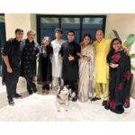 Shefali Shah Instagram - Diwali is about love, light, happiness, togetherness. And it’s been a ritual for years where we all meet at our home to celebrate just that. And it’s priceless.❤️❤️❤️