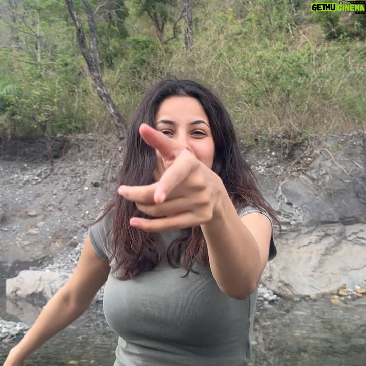 Shehnaaz Kaur Gill Instagram - mazze main raho 🏔️