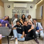 Shehnaaz Kaur Gill Instagram - 5:00Pm and it’s a wrap!!! @mickeycontractor @priyanka.s.borkar @manekaharisinghani @chintan_shah08 @shamu_kandara @kaushal_j