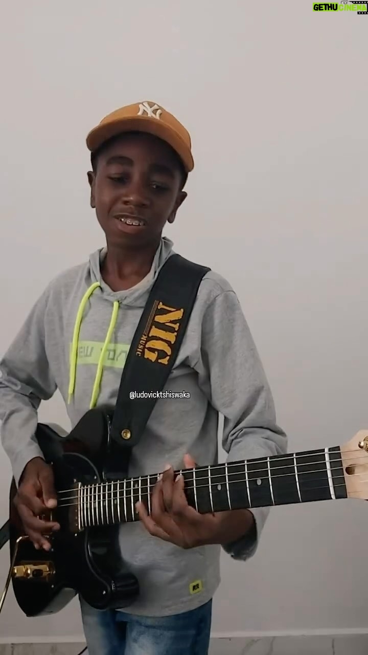 Sheila E. - 9.2K Likes - This lil dude is so dope! And he plays everything …….
@ludovicktshiswaka
#play, #grooves , #Musicalização , #música, #guittar