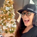 Sheila E. Instagram – It’s March, is it still Christmas? 🎄 New single drops March 8 Bemba Colora, featuring Gloria Estefan and Mimy Succar streaming on all platforms link in bio @gloriaestefan @mimysuccar @celiacruz @iacheveres @tonysuccar #Christmas #ChristmasTree #ChristmasPresents #NewMusic #BembaColora #SheilaE #SheilaEdrummer #QueenOfPercussion #Legacy #escovedo