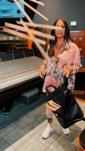 Sheila E. Instagram - I’m a drummer and of course ? #drummer #queenofpercussion #sheilae #sheilaedrummer #escovedo #legacy #women