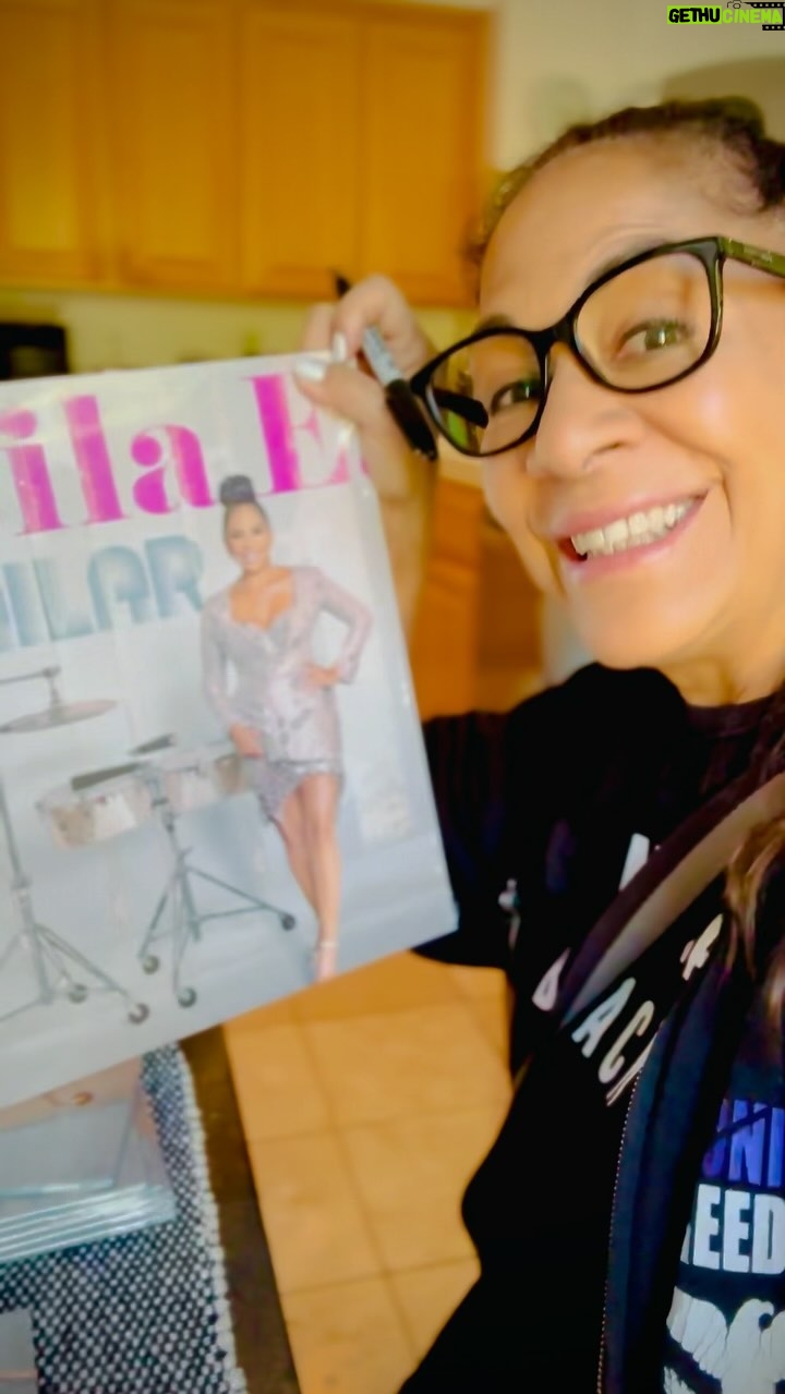 Sheila E. Instagram - Thank u fam ππ½ππ― Bailar in stores and SheilaE.com get ur copy now. streaming on All platforms. @mychaelgabriel @iacheveres #sheilae #sheilaedrummer #legacy #queenofpercussion #escovedo #bailar #miamor