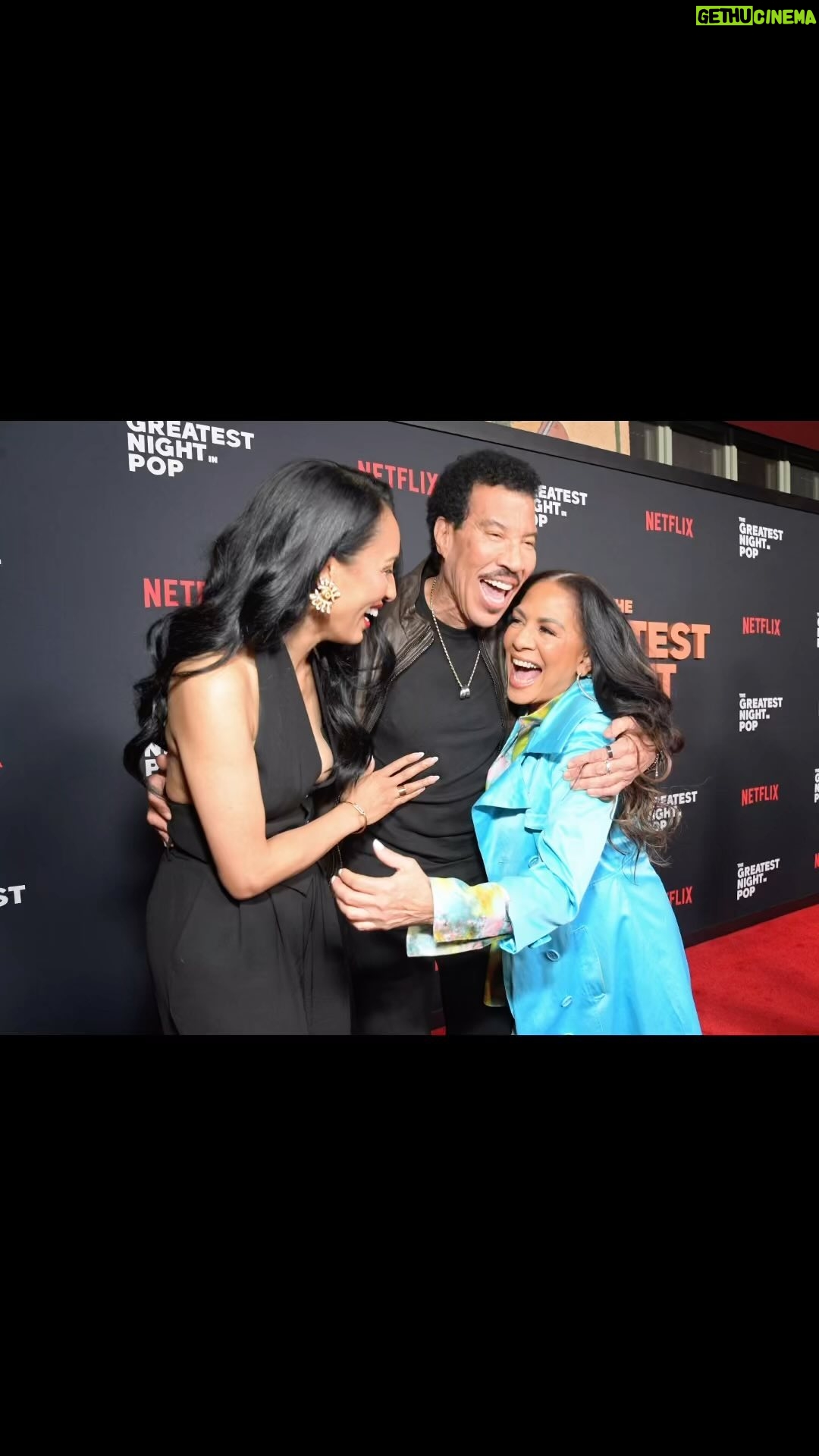 Sheila E. Instagram - #aboutlastnight “The Greatest Night in Pop” We are The World premiere Hollywood. It’s an honor for me not only to be a part of the original amazing night, but this documentary. @netflix @netflixfilm @netflixlat @netflixsa @lionelrichie @hueylewisandthenews @sheilaedrummer #SheilaE #LionelRichie #hueylewis #WeAreTheWorld #thegreatestnightinpop #SheilaEDrummer #QueenOfPercussion #Legacy #escovedo #80s @springsteen @cyndilauper @therealdionnew @steviewonderoficial @thekennyloggins @official.raycharles @bethtcoleman @iacheveres @glambynatalie @kymwhitley @jimmykimmel @jimmykimmellive @cletesiii