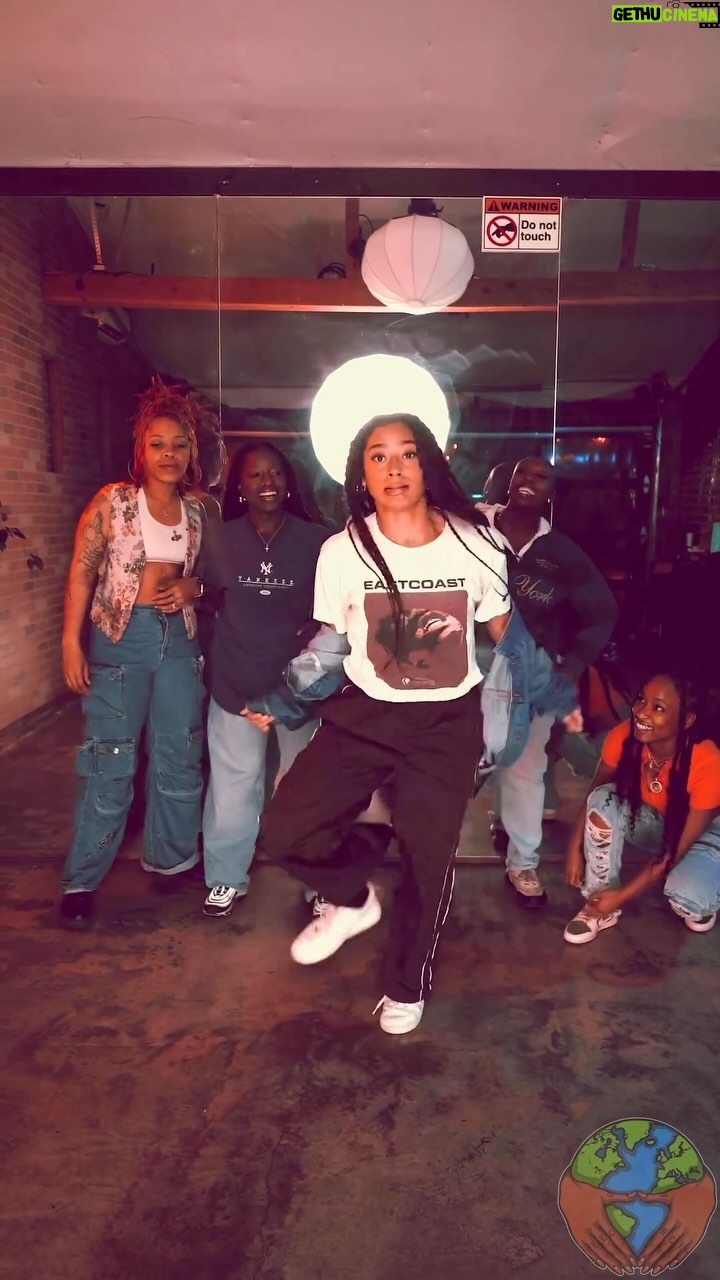 Sheila E. Instagram - THIS!!! Going to the Super Bowl #mood These queens can dance 💯🔥🔥🔥🔥🔥 Because we just love this song waaay too much… and probably filmed to it twice already but who’s counting? • Song: Maku Wrong Artist: Que DJ • • 🎥: @sheopatra_ • • #THECouncil #Collective #Sistars #MovementArtist #Soul #Culture #Folklore #Amari #Yoe #Storm #Crystal #SHE #VibeCheck #GQOM