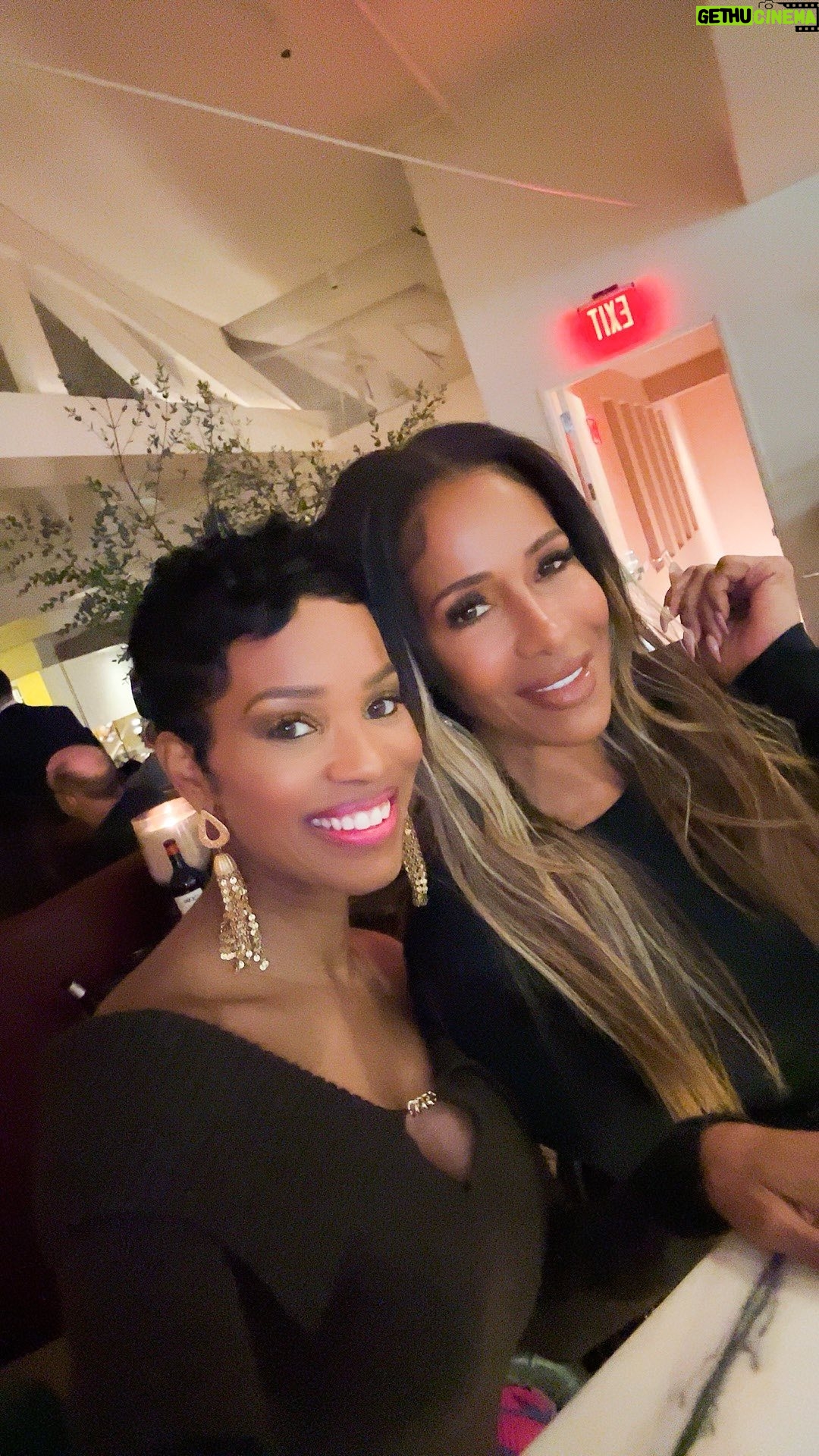 Shereé Whitfield - 3K Likes - Get you a friend @shereewhitfield who makes you laugh until your belly hurts!
Over twenty years and counting👯
Thank you for a @funke_la 🍸good time!
LA LIVE✨fast forward to 21:38😂😂😂😂
#whogonecheckmeboo #roomtogrow #rhoa #whataboutyourfriends #lanights #girlsnightout👯 #beingaladynevergoesoutofstyle #realitytv #girltalk