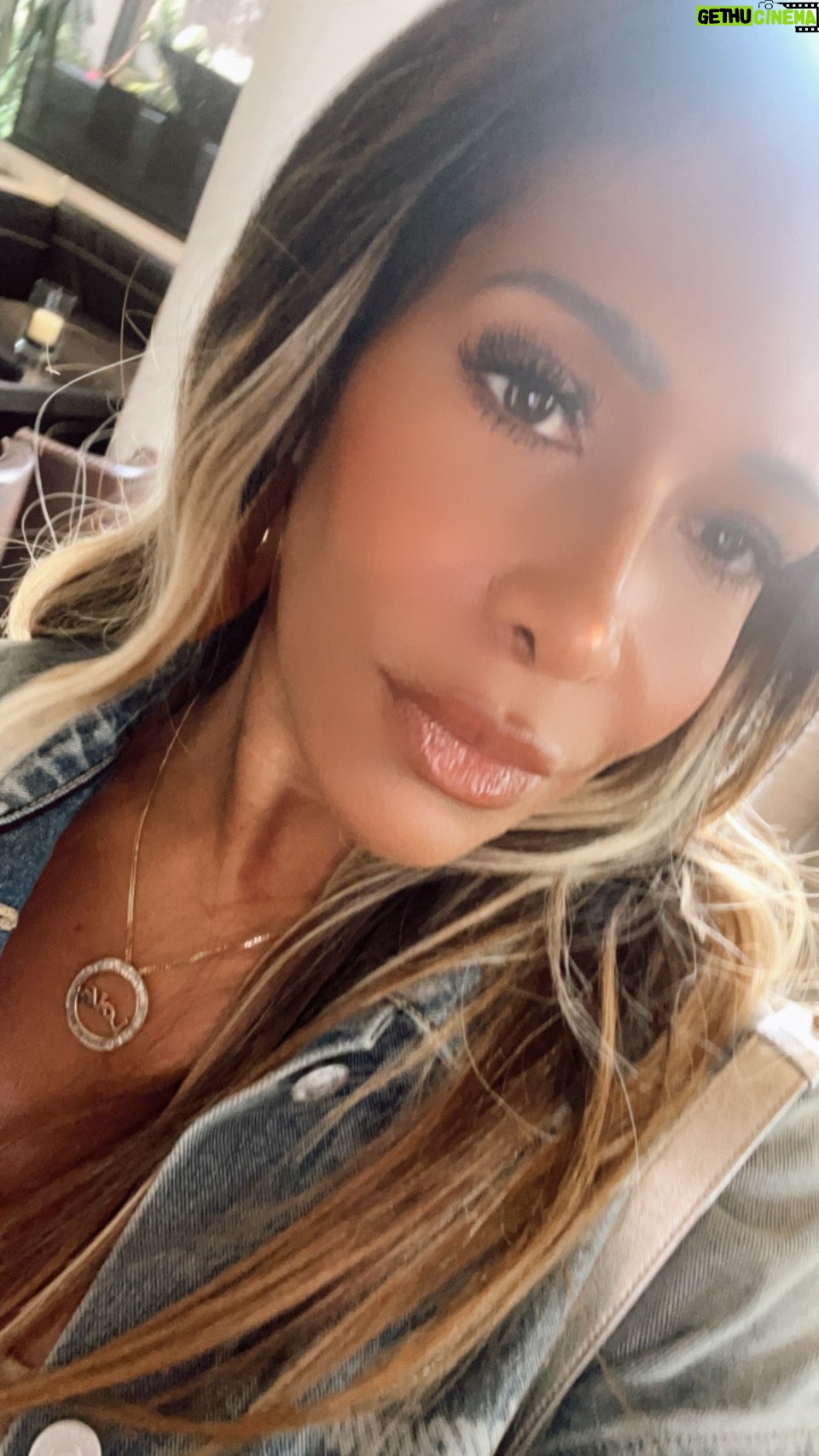 Shereé Whitfield Instagram - It’s always an experience when I’m in #LA … gotta go see my guy @simonourianmd1 b4 I leave when I want a lil touch up. I’m all for anyone taking preventative measures and doing what makes u happy. Doc is so particular and pays attention to detail all while staying authentic to his clients natural beauty. #selfcare #facials #lostfiles