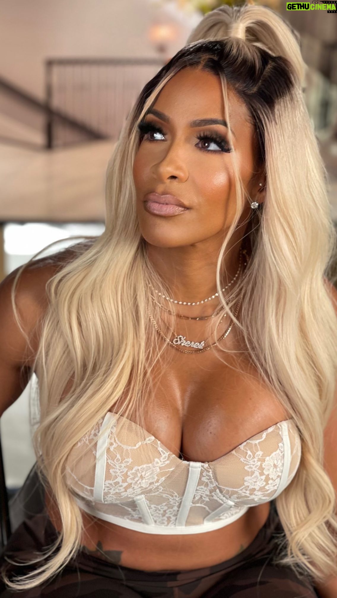 Shereé Whitfield - 0.9K Likes - #tbt still my favorite #rhoa confessional I’ve done @shereewhitfield we ate that!!
💇🏽♀️: @901weaveslayer x @slayerhairboutique
💄: @prettiestproblem
#bravo #atl #atlanta #longhair #blonde #blondehair #confessional #greenscreen #tv #explore #shebysheree
