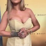 Shereé Whitfield Instagram - Happy #WCW boos!!! I came across this video at pivotal time. I needed this motivational word from @badgalriri. She is such a boss & I love to see her expand her brand. When I think of female bosses she is definitely up there. Running a business is not easy & I wouldn’t be honest if I didn’t say it doesn’t get challenging/frustrating at times. These words have definitely driven me to remain persistent with my goals no matter the obstacles 🙌🏾💛. Make sure to go support @fentybeauty  as well as @shebysheree 📈. Let’s continue to support our black women in business. You got this boo’s!💋#WhoGonCheckMeBoo #BlackGirlMagic #Fenty #SheByShereé