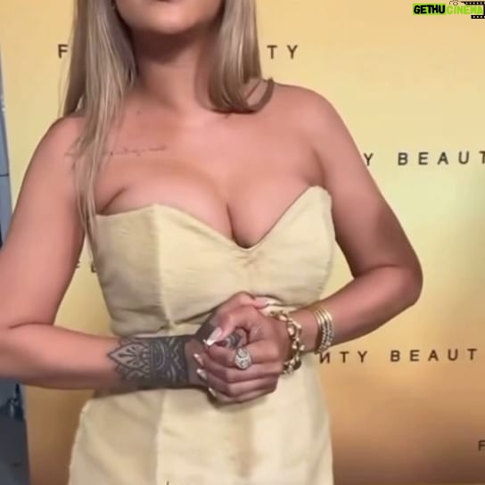 Shereé Whitfield - 3 Likes - Happy #WCW boos!!! I came across this video at pivotal time. I needed this motivational word from @badgalriri. She is such a boss & I love to see her expand her brand. When I think of female bosses she is definitely up there. Running a business is not easy & I wouldn’t be honest if I didn’t say it doesn’t get challenging/frustrating at times. These words have definitely driven me to remain persistent with my goals no matter the obstacles 🙌🏾💛.
Make sure to go support @fentybeauty as well as @shebysheree 📈. Let’s continue to support our black women in business. You got this boo’s!💋#WhoGonCheckMeBoo #BlackGirlMagic #Fenty #SheByShereé