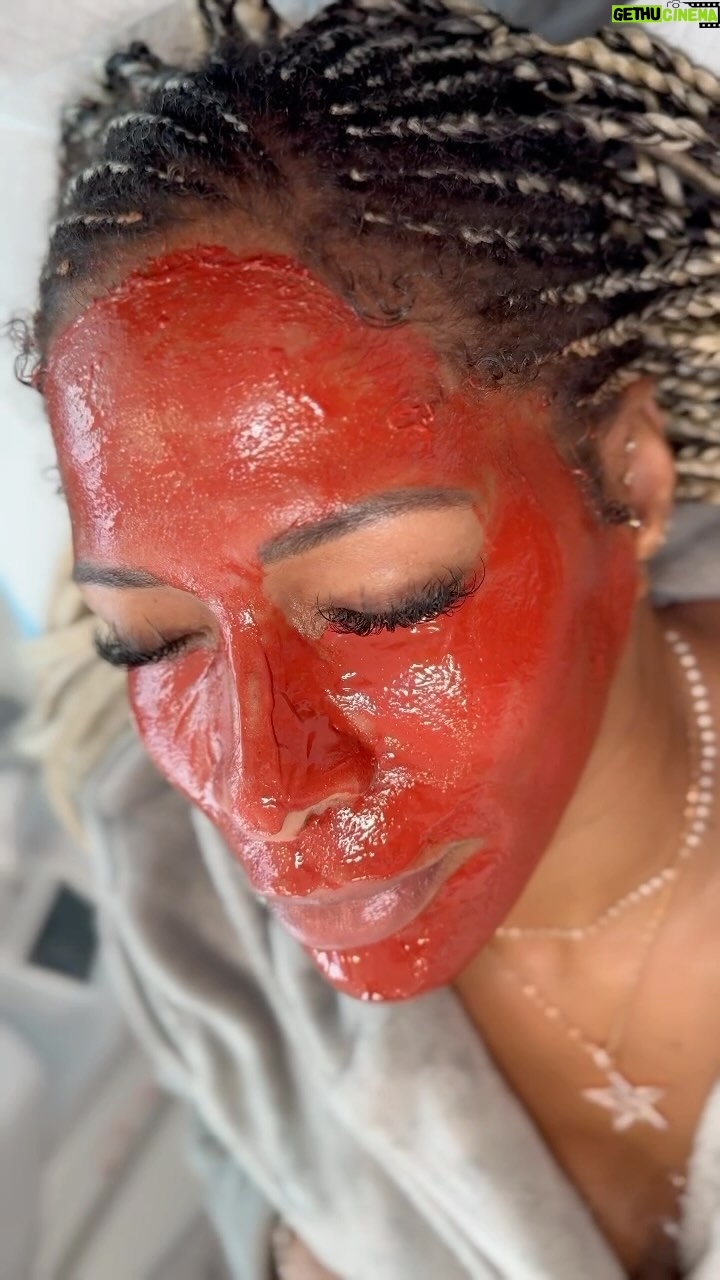 Shereé Whitfield - 3 Likes - Thank you to my faves @charettecosmetics @shainajadeskin for helping me keep my skin right and tight!!! ☺️ #charettecosmetics