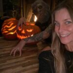 Sheri Moon Zombie Instagram - Happy Halloween Eve🎃 #carvingpumpkins #zombiehalloween #veryfuckedupfrankenstein @robzombieofficial