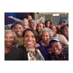 Sheryl Lee Ralph Instagram - The only answer…You see what I did there @theofficialai3? Congratulations @abbottelemabc Class of 2024! That is a wrap! Enjoy your summer break. You know I will! 💋💋💋